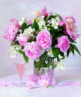 Без бренда «Нежный букетик с розами и настойка» в Липецке