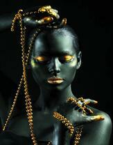 Без бренда «Девушка в черно-золотом макияже» в Липецке в интернет-магазине  Без бренда «Девушка в черно-золотом макияже» в Липецке